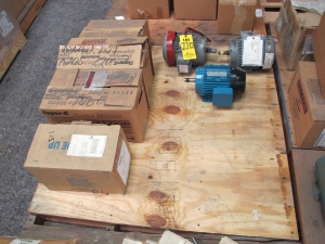 LOT (7) TO INCLUDE: (2) MOTOR, ELECTRIC TYPE, 1/2 HORSEPOWER, 460VAC, 3PH, 60HZ ELEC RATING, 1760 RPM, 143T FRAME, .7 AMPS, TEFC ENCLOSURE, CONTINUOUS DUTY, 1.15 SERVICE FACTOR, 7/8" DIAMETER SHAFT. MILL AND CHEMICAL SERVICE. PART # 1H9632, (2) MOTOR, ELECTRIC TYPE, 1/2 HORSEPOWER, 115VDC ELEC RATING, 56C FRAME, TEFC ENCLOSURE. SHUNT WOUND DO NOT SUBSTITUTE, PART # CD3450, (1) MOTOR, ELECTRIC TYPE, 208-230/460VAC ELEC RATING, 1.8A / INRUSH 9.0A AMPS. W/SPRING SET DISC BRAKES, MODEL # 1-055-501-00-BQF,TORQUE 1.5 FT-LB, BRAKE AMPS/HOLDING .20/.08, ORIG EQUIP S/N 34582B001, PART # 93C305661A20, (1) MOTOR, ELECTRIC TYPE, 1/2 HORSEPOWER, 460VAC ELEC RATING, 3460 RPM, U-DA143T FRAME, 0.75 AMPS, TEFC ENCLOSURE, CONTINUOUS DUTY, 1.15 SERVICE FACTOR. INSULATION CLASS F, NEMA DESIGN B, NEMA CODE K. PART # 5829103WA-99-J386356, (1) MOTOR, ELECTRIC TYPE, 1/2 HORSEPOWER, 460VAC ELEC RATING, 3460 RPM, U-DA143T FRAME, 0.75 AMPS, TEFC ENCLOSURE, CONTINUOUS DUTY, 1.15 SERVICE FACTOR. INSULATION CLASS F, NEMA DESIGN B, NEMA CODE K. PART # 5829103WA-99-J386356 (W-44) LOADING & HANDLING FEE $15-